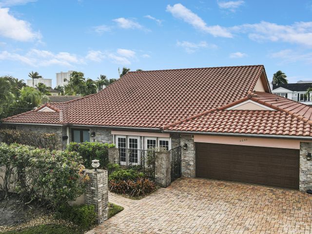 Продажа дома по адресу 3040 NE 40th Street - фото 6765740