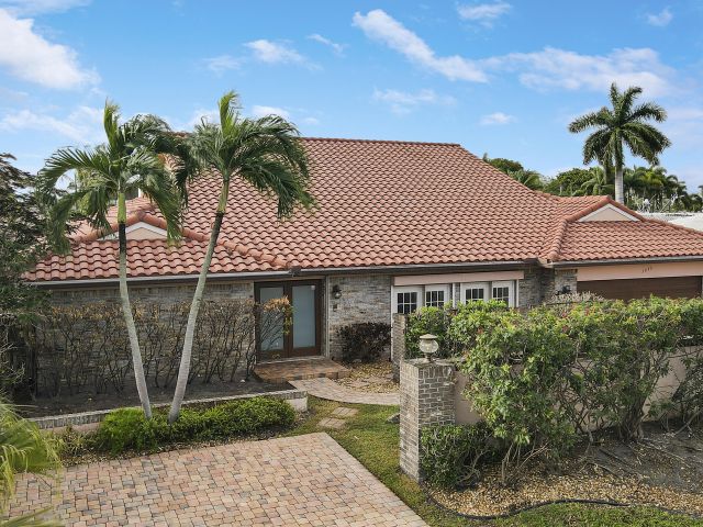 Продажа дома по адресу 3040 NE 40th Street - фото 6765741