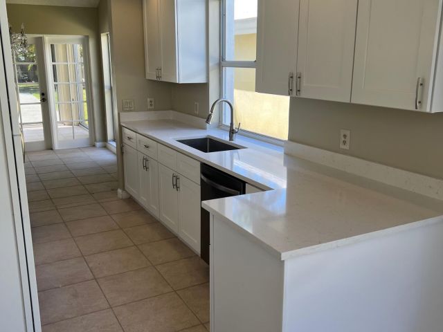 Продажа дома по адресу 2387 Oak Tree Lane - фото 6721114