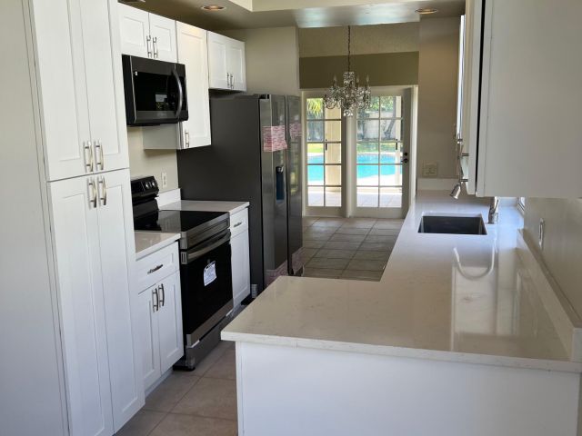 Продажа дома по адресу 2387 Oak Tree Lane - фото 6721115