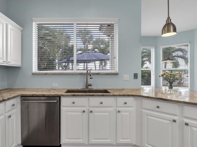 Продажа дома по адресу 1219 Avondale Lane - фото 6722116