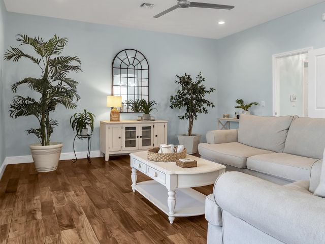 Продажа дома по адресу 1219 Avondale Lane - фото 6722119