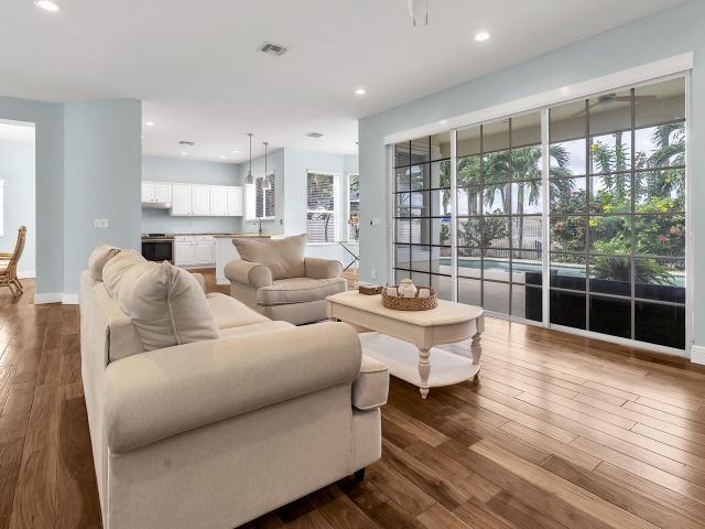 Продажа дома по адресу 1219 Avondale Lane - фото 6722121