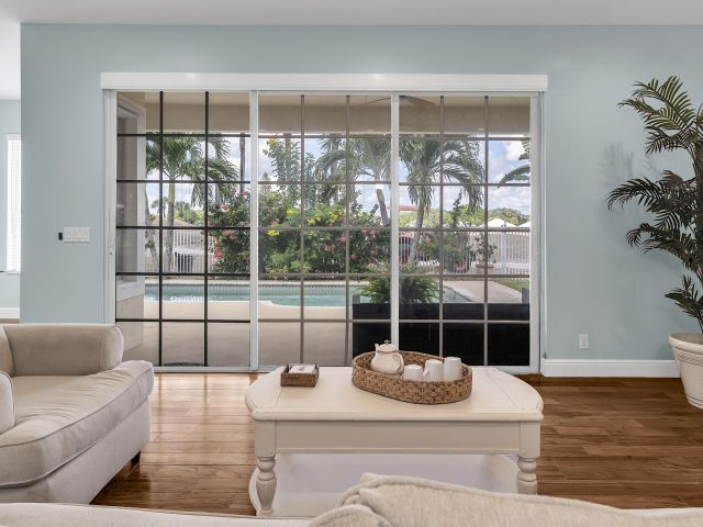 Продажа дома по адресу 1219 Avondale Lane - фото 6722122