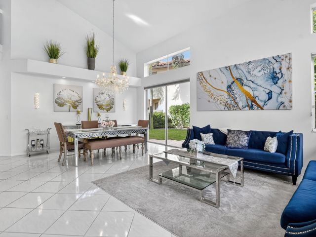 Продажа дома по адресу 2565 NW 52nd Street - фото 6759550