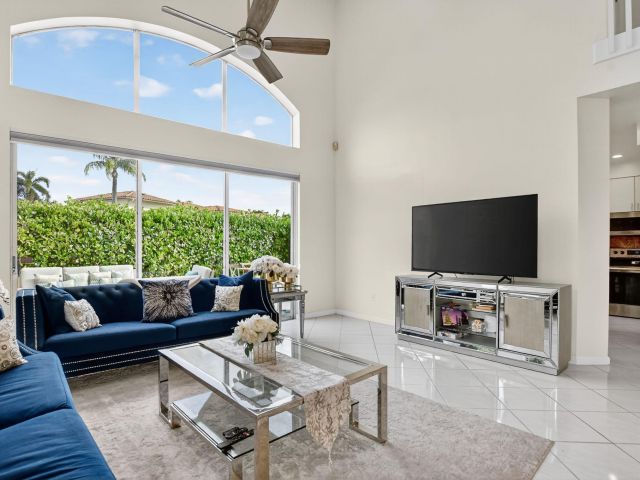 Продажа дома по адресу 2565 NW 52nd Street - фото 6759552