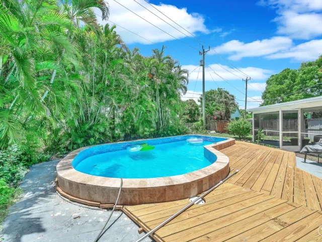 Продажа дома по адресу 1412 NE 25th Court - фото 8986113