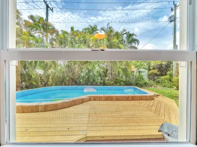 Продажа дома по адресу 1412 NE 25th Court - фото 8986117
