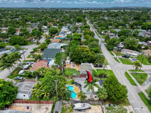 Продажа дома по адресу 1412 NE 25th Court - фото 8986130