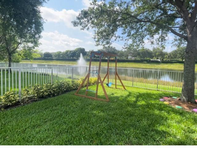 Продажа дома по адресу 8726 Tally Ho Lane - фото 6722139