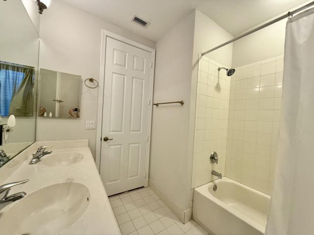 Продажа дома по адресу 8726 Tally Ho Lane - фото 6722143