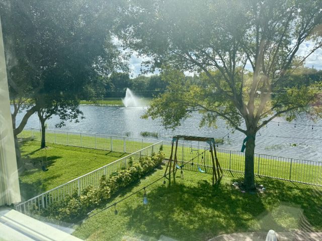 Продажа дома по адресу 8726 Tally Ho Lane - фото 6722145