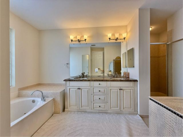 Продажа дома по адресу 8726 Tally Ho Lane - фото 6722147