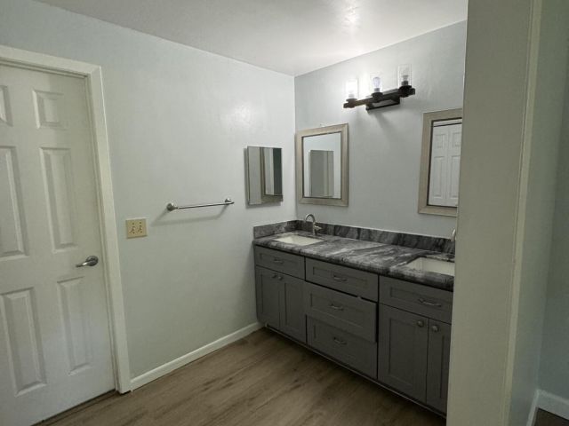 Дом в аренду по адресу 13529 42nd Road N - фото 6722133