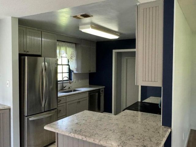 Дом в аренду по адресу 13529 42nd Road N - фото 6722137