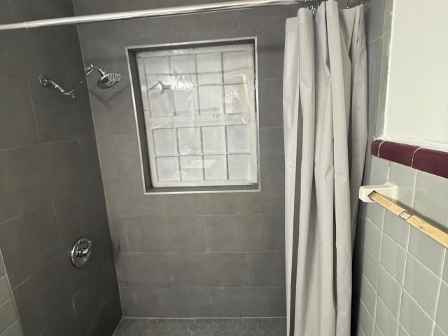 Дом в аренду по адресу 33 SW 12th Avenue - фото 6919161