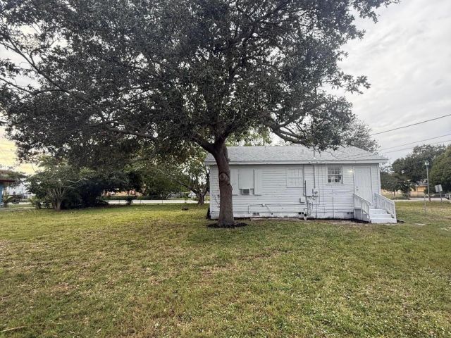 Дом в аренду по адресу 33 SW 12th Avenue - фото 6919172