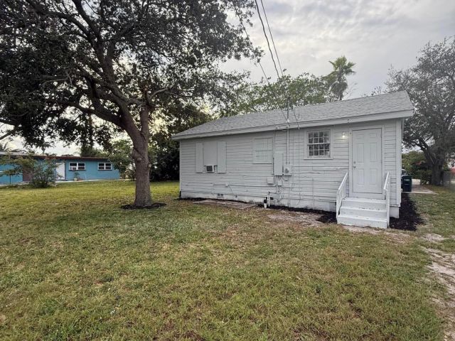 Дом в аренду по адресу 33 SW 12th Avenue - фото 6919174