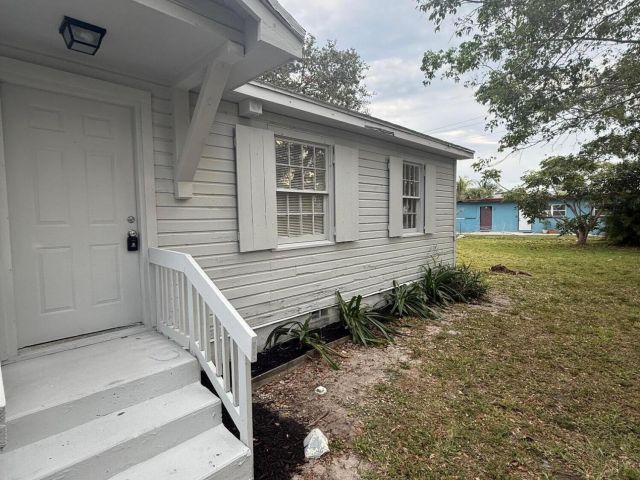 Дом в аренду по адресу 33 SW 12th Avenue - фото 6919175