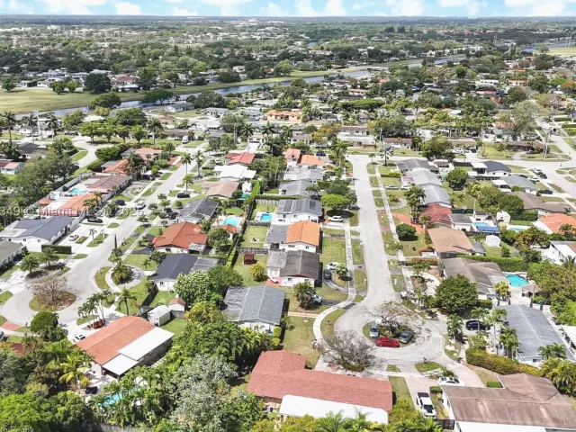 Продажа дома по адресу 9500 SW 79th St - фото 7799349