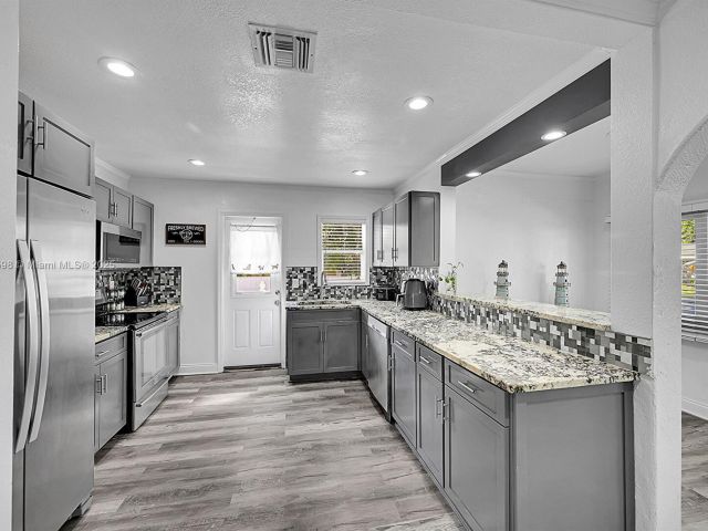 Продажа дома по адресу 422 49th St - фото 7503090