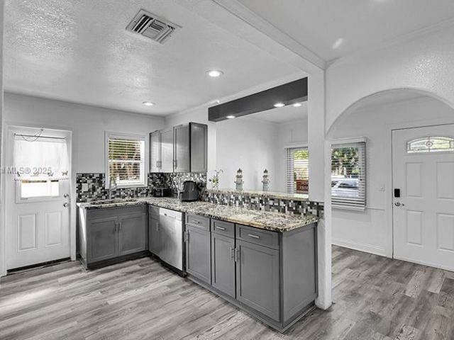 Продажа дома по адресу 422 49th St - фото 7503098