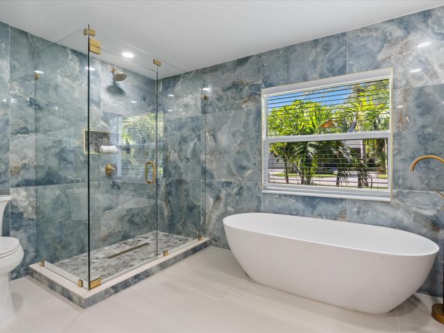 Продажа дома по адресу 1132 NE 3rd Avenue - фото 6748756