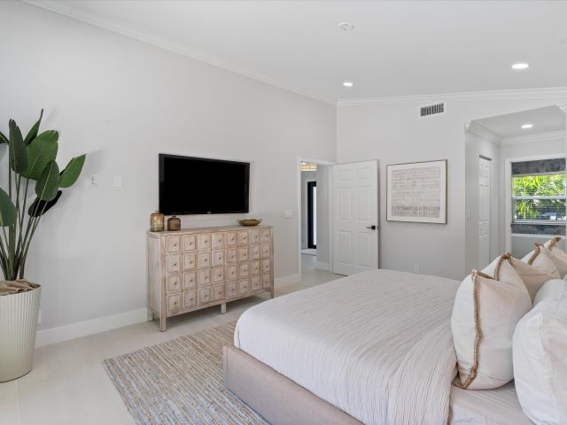 Продажа дома по адресу 1132 NE 3rd Avenue - фото 6748758