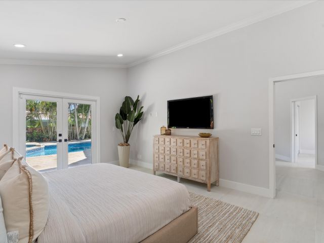 Продажа дома по адресу 1132 NE 3rd Avenue - фото 6748760