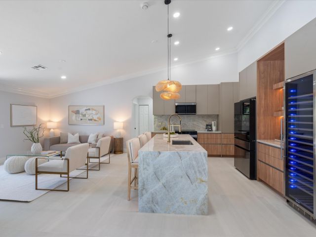 Продажа дома по адресу 1132 NE 3rd Avenue - фото 6748764