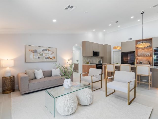 Продажа дома по адресу 1132 NE 3rd Avenue - фото 6748769