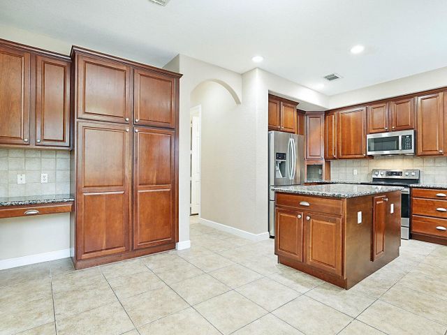 Продажа дома по адресу 748 Cresta Circle - фото 6808583