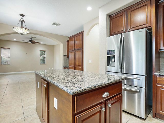 Продажа дома по адресу 748 Cresta Circle - фото 6808585