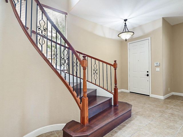 Продажа дома по адресу 748 Cresta Circle - фото 6808597