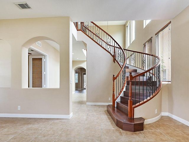 Продажа дома по адресу 748 Cresta Circle - фото 6808601