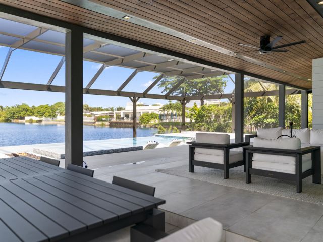 Продажа дома по адресу 2511 NE 209th Terrace - фото 6723643