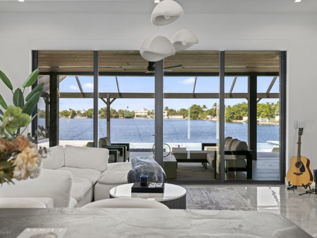 Продажа дома по адресу 2511 NE 209th Terrace - фото 6723645