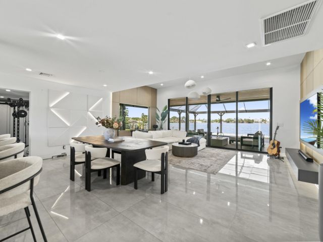 Продажа дома по адресу 2511 NE 209th Terrace - фото 6723646