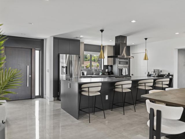 Продажа дома по адресу 2511 NE 209th Terrace - фото 6723649