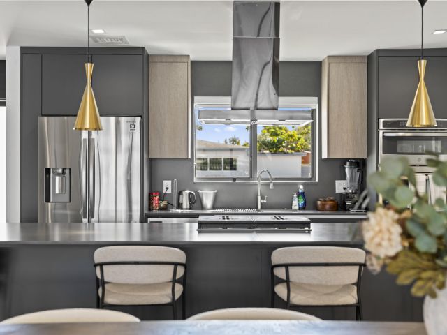 Продажа дома по адресу 2511 NE 209th Terrace - фото 6723652