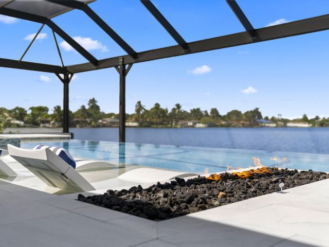 Продажа дома по адресу 2511 NE 209th Terrace - фото 6723660