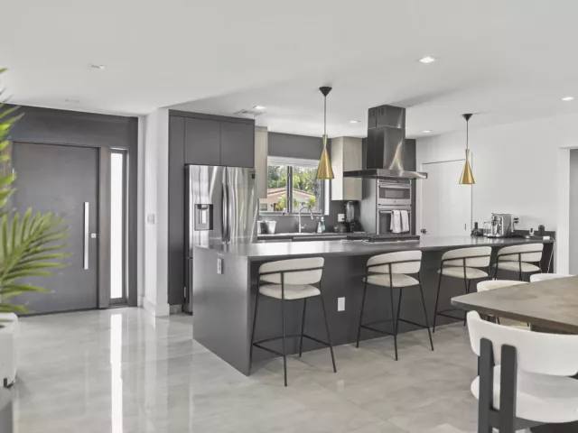 Продажа дома по адресу 2511 NE 209th Terrace - фото 8872858
