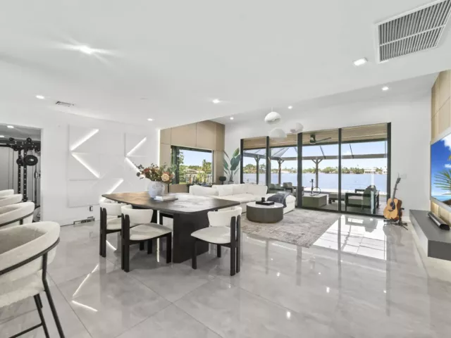 Продажа дома по адресу 2511 NE 209th Terrace - фото 8872861