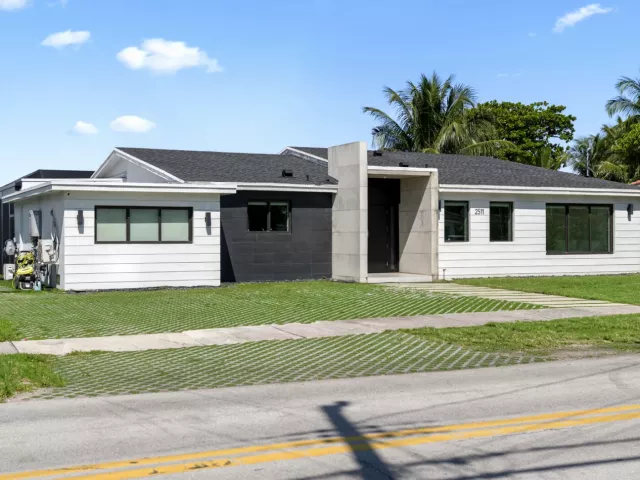 Продажа дома по адресу 2511 NE 209th Terrace - фото 8872849