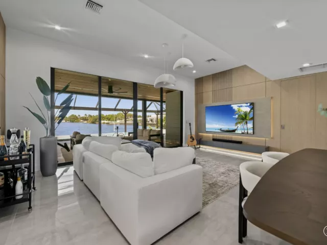 Продажа дома по адресу 2511 NE 209th Terrace - фото 8872852
