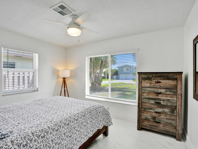 Дом в аренду по адресу 1633 SE 5th Ct Court - фото 6750965