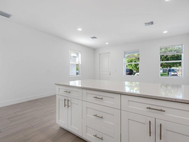 Дом в аренду по адресу 3188 Hiawatha Avenue - фото 6739638