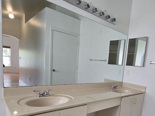 Продажа дома по адресу 16514 NW 3rd Street - фото 6749981