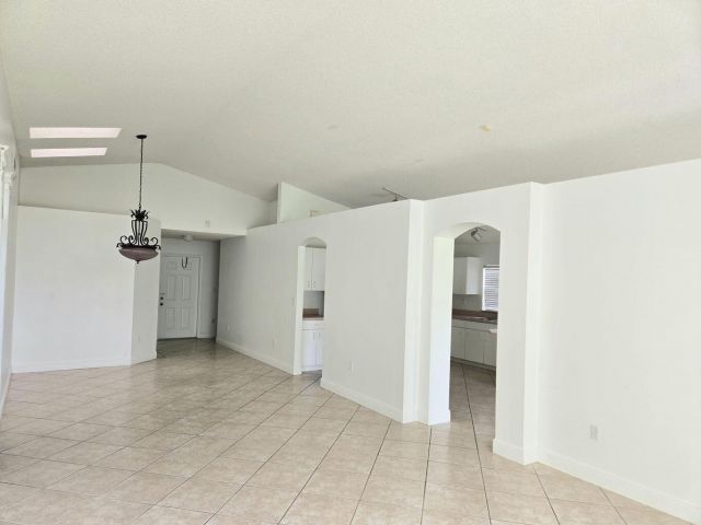 Продажа дома по адресу 16514 NW 3rd Street - фото 6749995