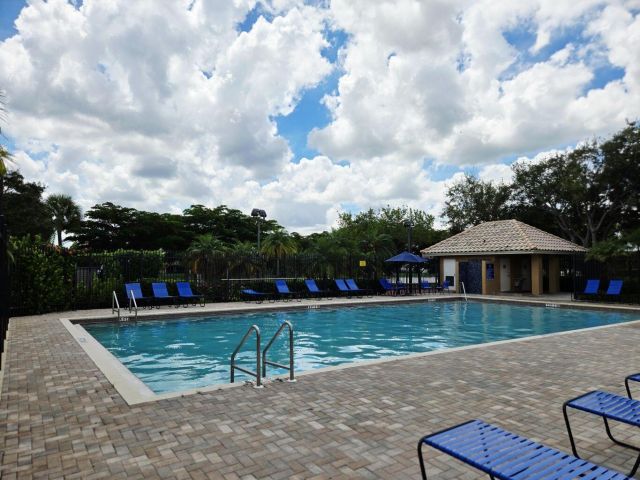 Продажа дома по адресу 16514 NW 3rd Street - фото 6750002